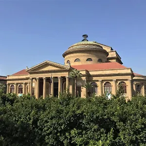 Porta Maqueda לינה וארוחת בוקר